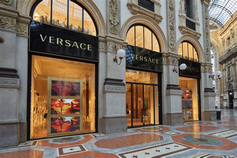 contatto telefonico versace galleria vitorio emanuele ii milano|Versace’s new Galleria Vittorio Emanuele II store .